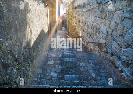 Bello e colorato Porto strade vicino Rio Douro Foto Stock