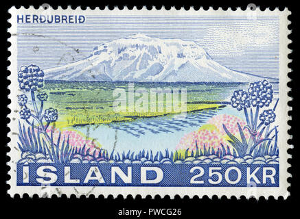 Con timbro postale timbro dall'Islanda nella serie di paesaggi rilasciato in 1972 Foto Stock