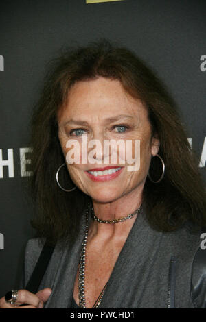 Jacqueline Bisset 04/05/2016 La Serie Premiere di 'Il Night Manager" tenutasi presso DGA Theatre di Los Angeles, CA Foto di Izumi Hasegawa / HollywoodNewsWire.co Foto Stock