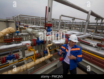 La separazione di gas station di PAO Gazprom fabbrica in Astrakhan, Russia. Foto Stock