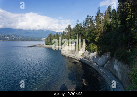 Il Seawall waterfront percorso nel Parco di Stanley, Vancouver Foto Stock