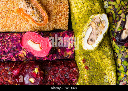 Tradizionale assortiti Turkish Delight barre rivestite di zucchero caramella morbida Foto Stock