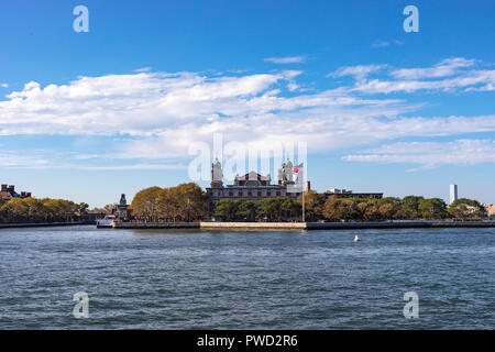 La città di New York, Stati Uniti d'America - 10 Ottobre 2017: l'edificio principale su Ellis Island anche sapere come la ex stazione di immigrazione nella città di New York, Stati Uniti d'America. Foto Stock