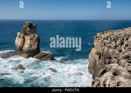 Nau dos Corvos in Carvoeiro Cape, Peniche, Portogallo Foto Stock