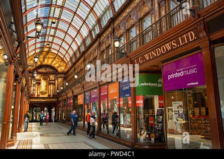 Regno Unito, Inghilterra, Tyneside, Newcastle upon Tyne Central Arcade, Windows Music Shop Foto Stock