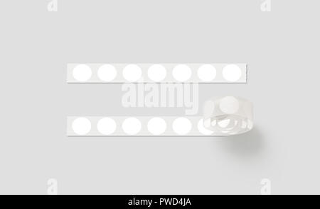 Argento bianco con nastro bianco adesivi rotondi mockup, isolato, rendering 3d. Adesivo vuoto tag cerchio sul rotolo mock up. Rivestimento di rilascio chiaro colla etichetta. Linea di rotta con sticky per la vendita o il messaggio. Foto Stock