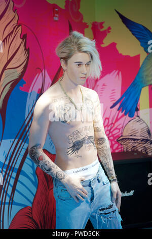 Cera figura del canadese cantante e cantautore Justin Bieber presso il museo di Madame Tussauds, Delhi Foto Stock