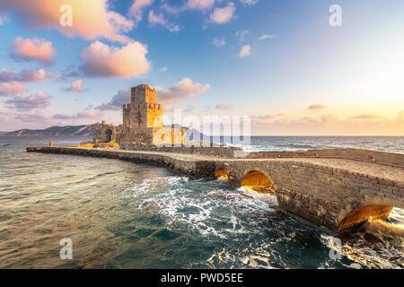 La fortezza veneziana di Methoni al tramonto nel Peloponneso, Messenia, Grecia Foto Stock