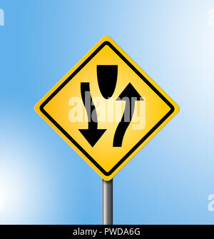 Una strada giallo 2 due modo di cantare di avvertimento con Pole, divisa autostrada Foto Stock
