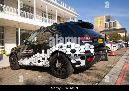 Un driverless Jaguar Landrover veicolo testato a Milton Keynes, Inghilterra, Regno Unito Foto Stock