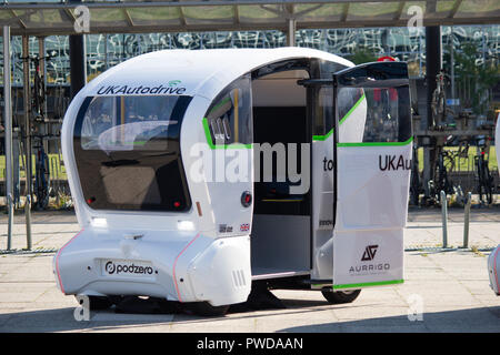 Aurrigo Driverless pod i veicoli sottoposti a Milton Keynes, Inghilterra, Regno Unito. Foto Stock