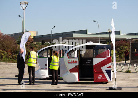 Aurrigo Driverless pod i veicoli sottoposti a Milton Keynes, Inghilterra, Regno Unito. Foto Stock