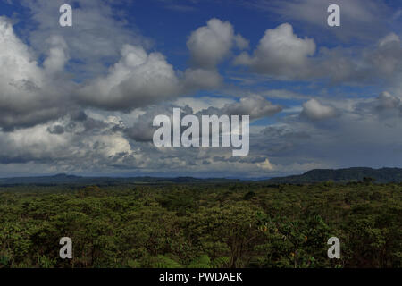 Vista panoramica sulla valle di Amazon in Ecuador Foto Stock