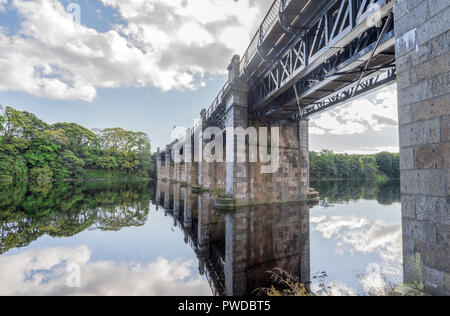 Una vista di New Scenic 5 posti ponte ferroviario sul fiume Dee in Aberdeen, a nord-est della Scozia Foto Stock