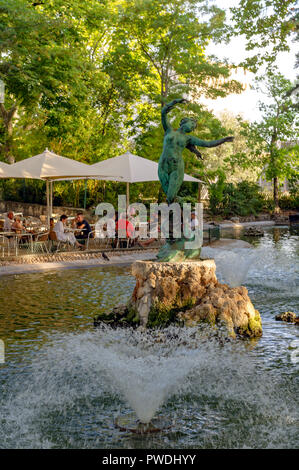 La Francia. Vaucluse (84). Avignon. Giardino di dom. Scultura di Félix Gras intitolata "Venere Rondini' Foto Stock