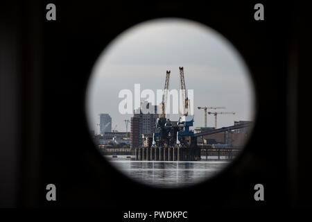 Woolwich Ferry della flotta di 1963 navi prendono il loro ultimo viaggio sul fiume Tamigi come essi sono ben presto di essere dismessi e sostituiti, London, Regno Unito Foto Stock