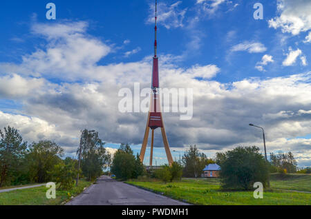 Riga di radio e TV Tower, Riga, Lettonia (torre più alto nell'Unione europea, 368m alto) Foto Stock