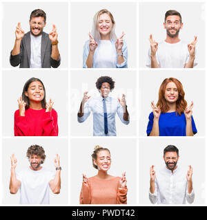 Collage di un gruppo di giovani donne e uomini su sfondo isolato sorridente dita incrociate con la speranza e gli occhi chiusi. Fortuna e superstizioso con Foto Stock