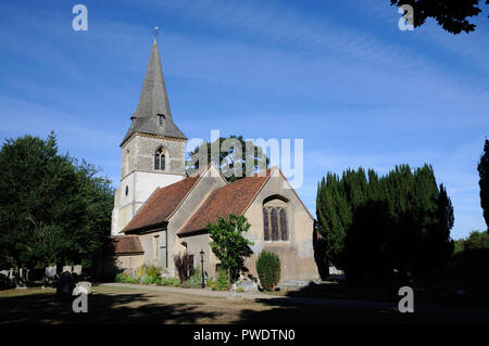 Chiesa di tutti i santi, Datchworth, Hertfordshire. La torre e la guglia può essere visto per miglia intorno a. La chiesa ha porzioni di Norman Foto Stock