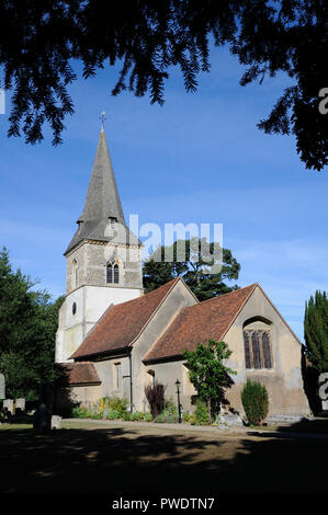 Chiesa di tutti i santi, Datchworth, Hertfordshire. La torre e la guglia può essere visto per miglia intorno a. La chiesa ha porzioni di Norman Foto Stock