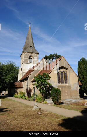 Chiesa di tutti i santi, Datchworth, Hertfordshire. La torre e la guglia può essere visto per miglia intorno a. La chiesa ha porzioni di Norman Foto Stock