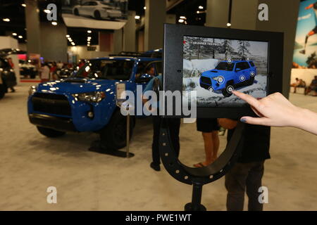 Miami Beach, FL, Stati Uniti d'America. Xiii oct, 2018. Miami International Auto Show al Miami Beach Convention Center in ottobre 13, 2018 a Miami Beach, in Florida. Persone: atmosfera Credito: Hoo Me.Com/Media punzone/Alamy Live News Foto Stock