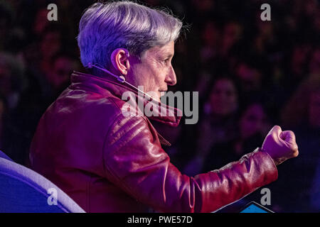 Il post-strutturalista e filosofo femminista Judith Butler è visto durante il suo intervento alla Biennale di pensiero a Barcellona. Organizzata dal Comune di Barcellona, la biennale del pensiero è la presenza di specialisti internazionali di cultura, filosofia e pensato con dibattiti sul significato attuale della città. Foto Stock