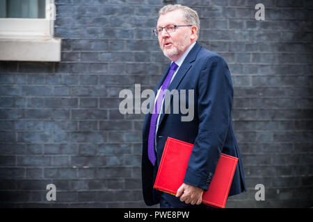 David Mundell. Xvi oct, 2018. Il segretario di Stato per la Scozia arriva a Downing Street settimanale per la riunione di gabinetto. Credito: Velar concedere/ZUMA filo/Alamy Live News Foto Stock