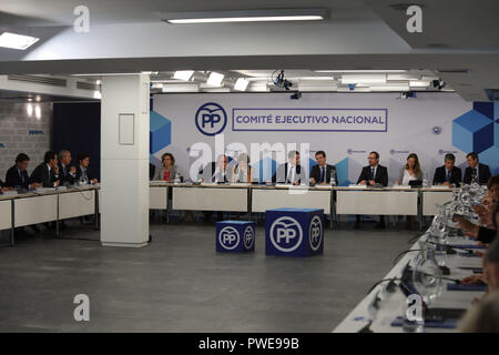 Madrid xvi Ott 2018Il presidente del partito popolare, Pablo Casado presiede la riunione del Comitato esecutivo nazionale in sede nazionale del PP il Ott 16, 2018 a Madrid, Spagna Foto Stock