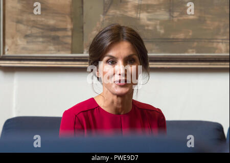 Roma, Italia. 16 ottobre, 2018. Foto di Fabrizio Corradetti/LaPresse 16 ottobre 2018 Roma , Italia Italiano Visita della Regina Letizia all' Accademia di Spagna a Roma nella foto: Regina Letizia Foto Fabrizio Corradetti/LaPresse 16 Ottobre, 2018 Roma, Italia Politica visita della Regina Letizia per l'Accademia di Spagna a Roma nella foto: Regina Letizia Credito: CORDON PREMERE/Alamy Live News Foto Stock