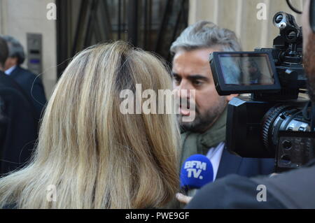 Parigi, Francia. 16 ottobre, 2018. Alexis CORBIERE, membro supplente di LFI. La polizia cerca al francese partito politico LFI (La Francia Insoumise : Il Unsubmissive Francia) sede. Il supporto è in arrivo per il fondatore Jean-Luc Melenchon. Il 16 ottobre 2018. Parigi, Francia, rue de Dunkerque. ALPHACIT NEWIM / Alamy Live News Foto Stock