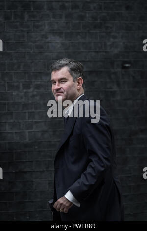 Londra, Regno Unito. 16 ottobre, 2018. Ministri di arrivare per un esteso riunione del gabinetto al 10 di Downing Street. Credito: Guy Corbishley/Alamy Live News Foto Stock