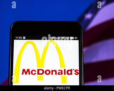 Kiev, Ucraina. Xvi Sep, 2018. McDonald's logo che si vede visualizzato sullo smart phone Credit: Igor Golovniov SOPA/images/ZUMA filo/Alamy Live News Foto Stock