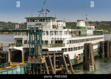 BREMERTON, NELLO STATO DI WASHINGTON, STATI UNITI D'AMERICA - Giugno 2018: il traghetto per trasporto auto e passeggeri "Hyak' ancorata in Bremerton prima del viaggio di ritorno a Seattle. Foto Stock