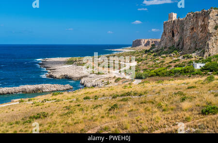 Bella della costa siciliana nei pressi di Macari e San Vito Lo Capo. Provincia di Trapani, Sicilia, Italia meridionale. Foto Stock