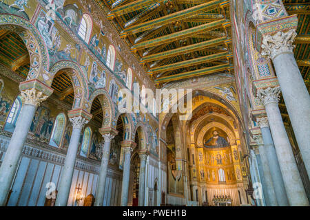 Vista interna del Duomo di Monreale, in provincia di Palermo. La Sicilia Il sud dell'Italia. Foto Stock