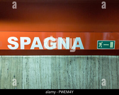 Roma, Italia - 25 Marzo 2018: Spagna (Spagna) la stazione della metropolitana di Roma, Italia Foto Stock