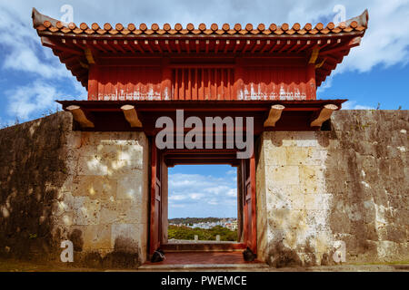 Red Gate presso il Castello di Shuri, Okinawa, in Giappone Foto Stock