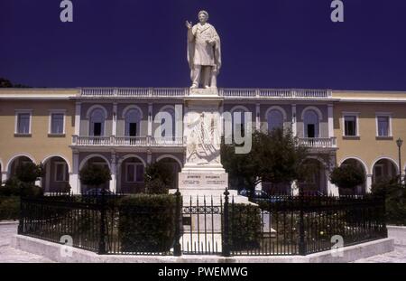 Statua di Dionisios Solomos a Platia Solomou Square, Città di Zacinto, Grecia. Foto Stock