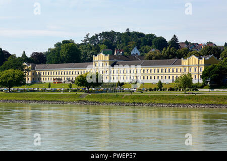 Bassa Austria, Distretto di Melk, Ybbs an der Donau nel Mostviertel, centro terapia, ospedale psichiatrico, casa 2, Centro Geriatrico e socio-centro terapeutico, ex monaca cistercense abbazia e il monastero francescano, paesaggio del Danubio, Danubio riverwalk Foto Stock