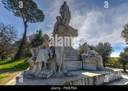 Il monumento a Wolfgang Goethe nei giardini di Villa Borghese, Roma, Italia. Foto Stock