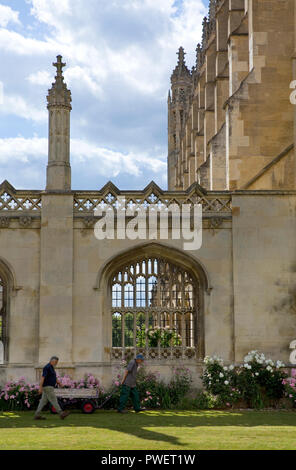 Corte anteriore schermo al King's College guardando ad ovest da King's Parade, città di Cambridge, Cambridgeshire, Inghilterra Foto Stock