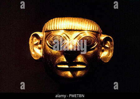 Perù Lambayeque - Museo Tumbas Reales de Sipán -Maschera oro Foto Stock