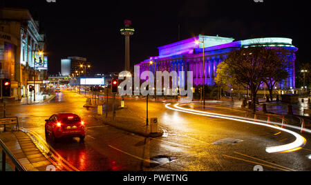 Lime St, Liverpool, con l'impero teatro sulla sinistra, St John's Beacon in centro, St George's Hall sulla destra. Immagine presa in ottobre 2018. Foto Stock