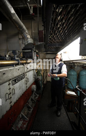 Woolwich Ferry della flotta di 1963 navi prendono il loro ultimo viaggio sul fiume Tamigi come essi sono ben presto di essere dismessi e sostituiti, London, Regno Unito Foto Stock