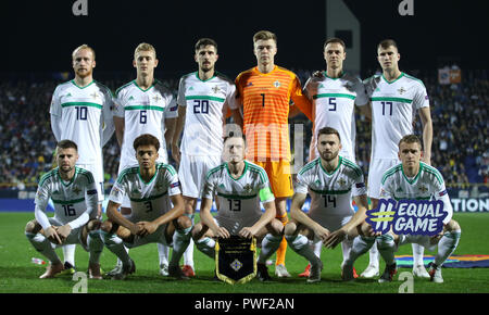 In Irlanda del Nord la (bancata posteriore, sinistra-destra) Liam Boyce, George Saville, Craig Cathcart, Bailey Peacock-Farrell, Jonny Evans, Paddy McNair, (bancata anteriore, sinistra-destra) Oliver Norwood, Jamal Lewis, Corry Evans, Stuart Dallas e Steven Davis line up per una foto del team prima della Nazioni League a Grbavica Stadium, Sarajevo. Foto Stock