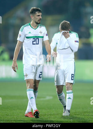 In Irlanda del Nord la Craig Cathcart (sinistra) e Steven Davis reagisce durante le Nazioni League a Grbavica Stadium, Sarajevo. Foto Stock