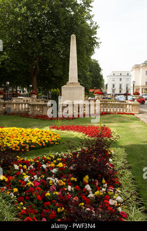 CHELTENHAM, GLOUCESTERSHIRE, Inghilterra - Agosto 7, 2018: Memoriale per Cheltenham i morti nella guerra mondiale I, al di fuori degli uffici comunali nel centro della città Foto Stock