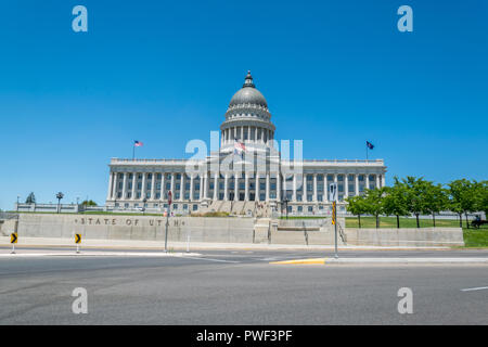 La Utah State Capitol Building in una giornata di sole in Salt Lake City, Utah, Stati Uniti d'America, ospita le camere dell'Utah legislatura, l'ufficio del governatore Foto Stock