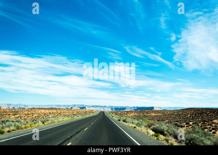 US Highway 89 vicino al lago Powell andando a Glen Canyon Bridge, Pagina, Arizona, Stati Uniti d'America Foto Stock